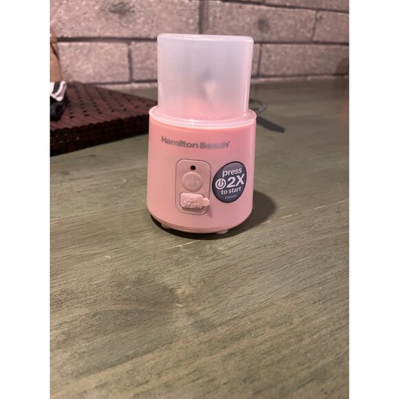 Hamilton Beach Portable Blender With Blade Guard & Measuring Cup 3 Oz Pink USB R - Picture 1 of 6
